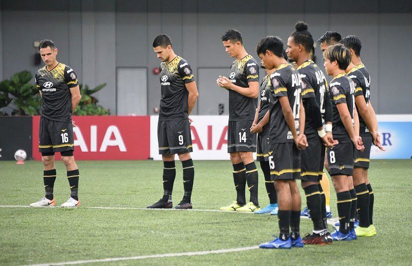 Para pemain Tampines Rovers seusai menahan tuan rumah Geylang International pada pekan ketujuh Liga Singapura 2020 di Our Tampines Hub, 7 November 2020.