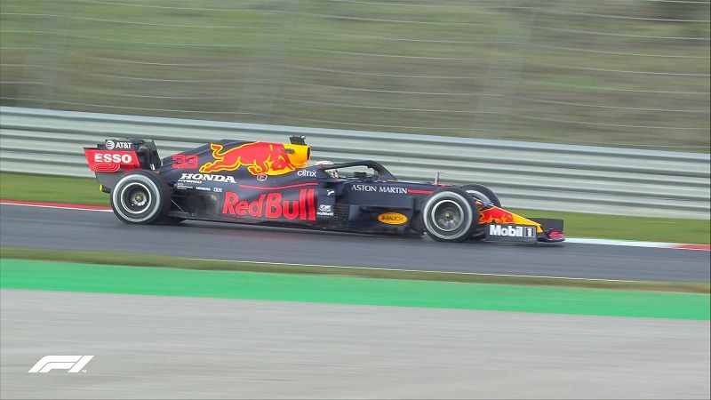 Max Verstappen (Red Bull Racing) saat melintasi salah satu tikungan di Sirkuit Intercity Istanbul Park dalam sesi FP1 F1 GP Turki 2020 yang digelar pada Jumat (13/11/2020).