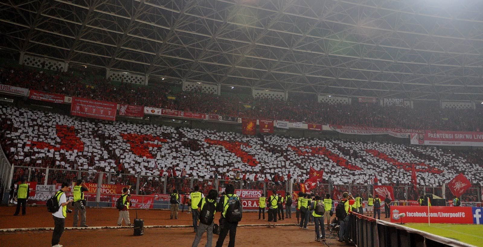 Kelompok suporter Liverpool asal Indonesia, BIGREDS IOLSC, saat di SUGBK.