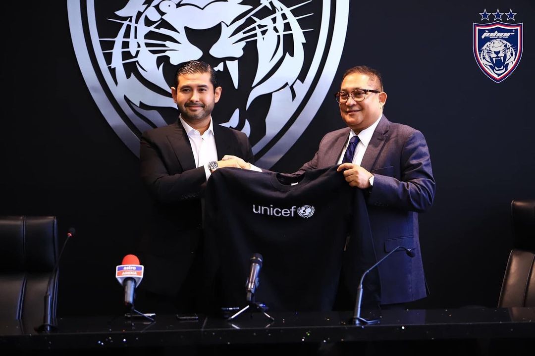 Pemilik Johor Darul Takzim (JDT), Tunku Ismail Sultan Ibrahim (kiri), resmi mengumumkan kerja sama dengan UNICEF.