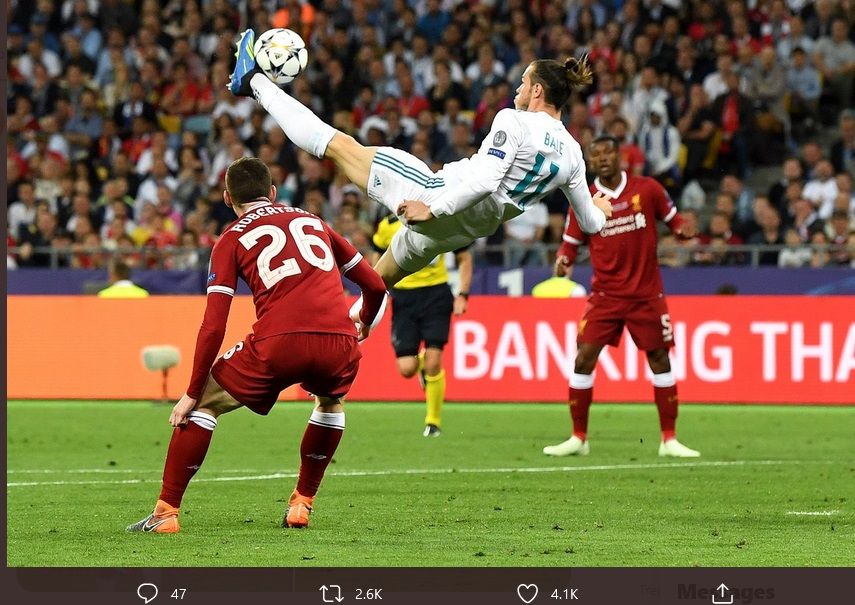 Gareth Bale ketika mencetak gol tendangan salto dalam laga final Liga Champions 2017-2018 lawan Liverpool.