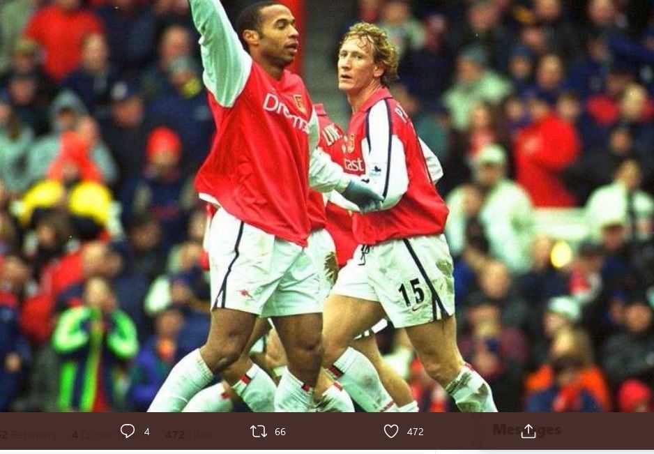 Penyerang Arsenal, Thierry Henry, ketika merayakan gol saat lawan Leicester City pada 2000 dalam laga Boxing Day.