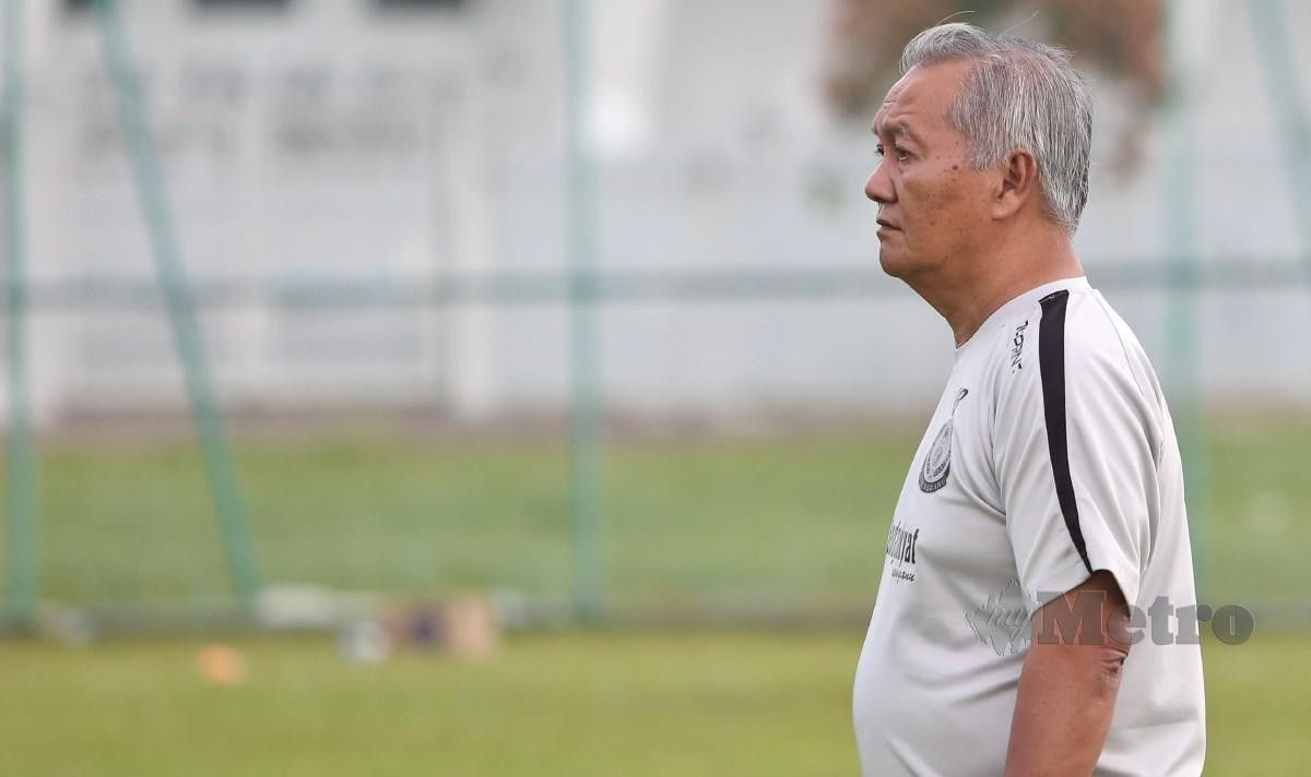 Irfan Bakti Abu Salim, pelatih anyar klub Liga Malaysia, Kuching FC. Irfan Bakti pernah melatih Persipura pada 2007.