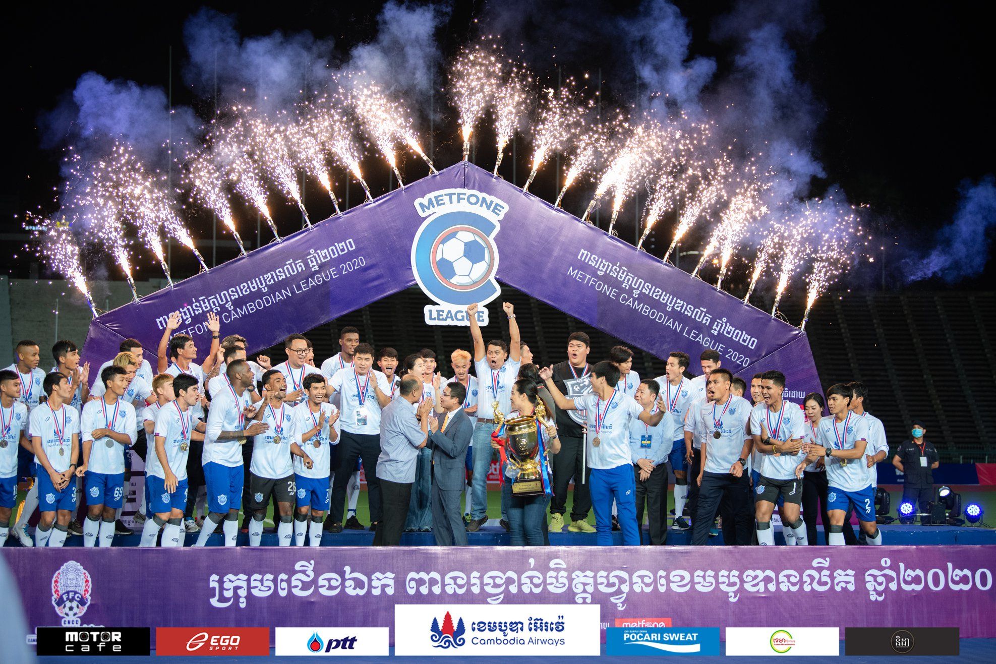 Skuad Boeung Ket FC kala merayakan gelar juara Liga Kamboja 2020.