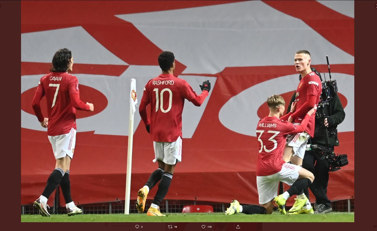Para pemain Manchester United merayakan gol Scott Mc Tominay ke gawang West Ham United di Piala FA, Rabu (10/2/2021) dini hari WIB.