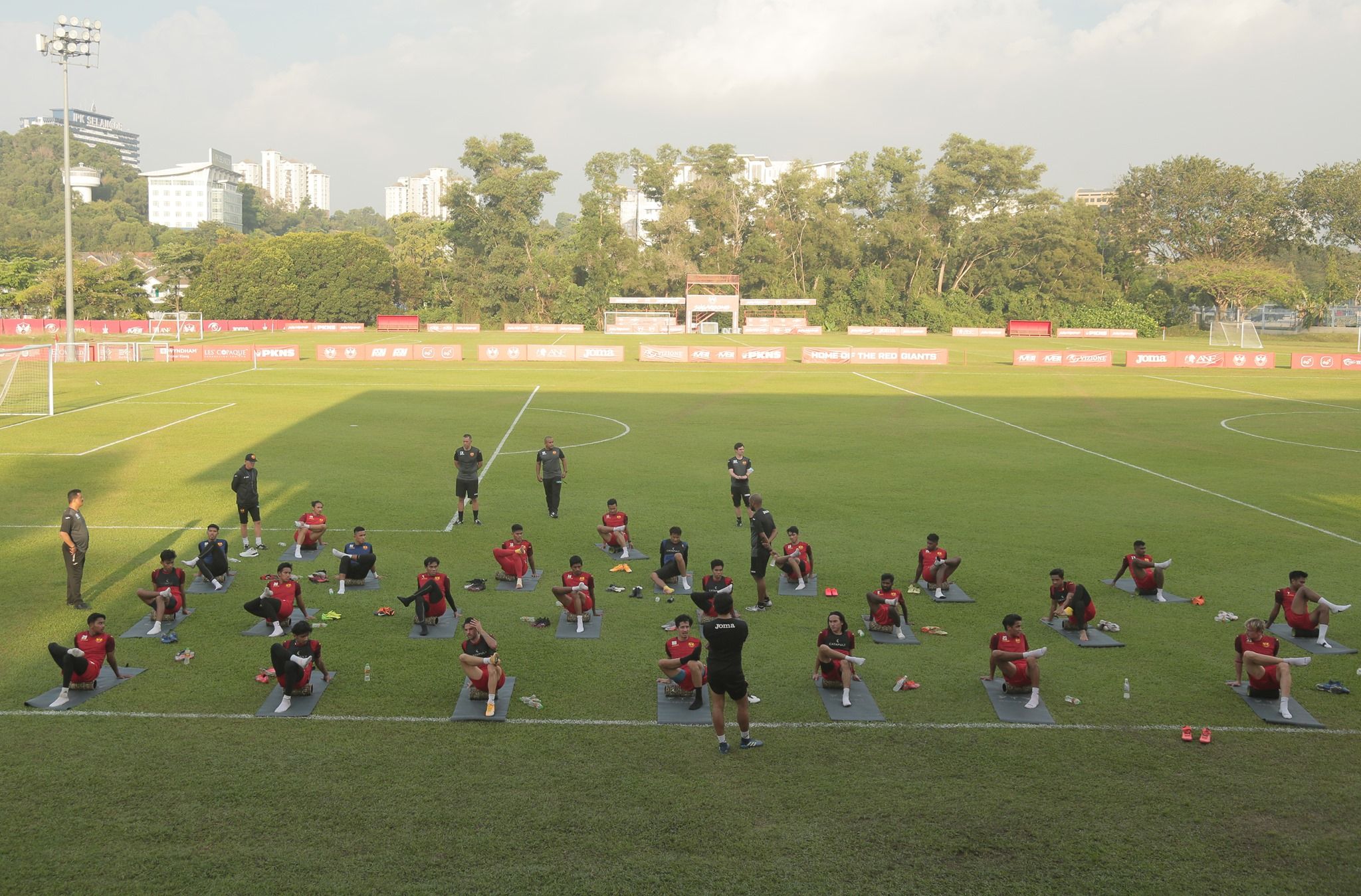 Suasana latihan berbasis karantina klub Liga Malaysia, Selangor FC di Shah Alam pada 15 Februari 2021.