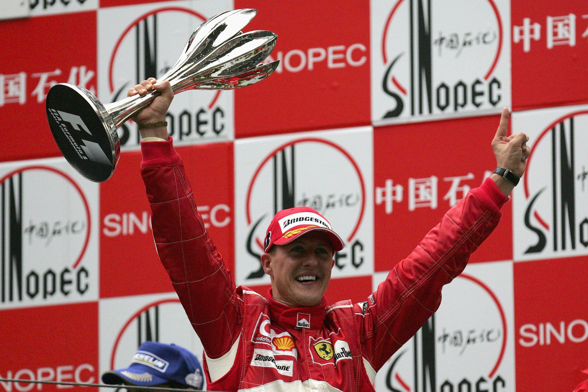 Momen Michael Schumacher merayakan kemenangan dalam sebuah balapan F1.