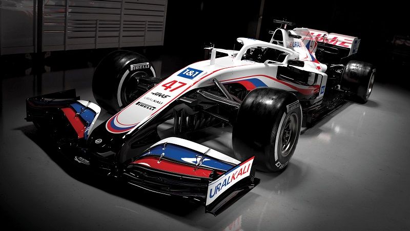 Tampilan mobil VF-21 milik tim Uralkali Haas untuk kompetisi F1 2021 yang kental dengan nuansa Rusia.