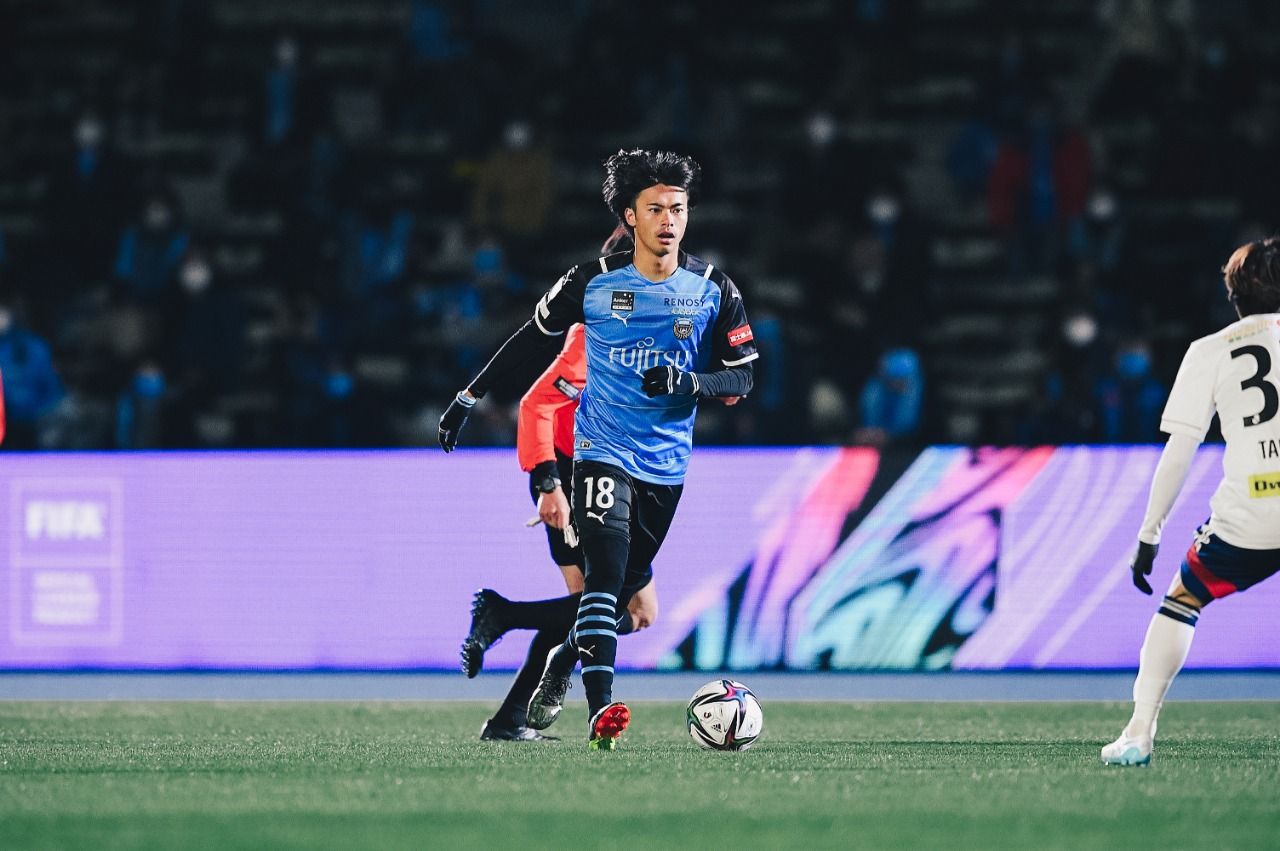 Pemain Kawasaki Frontale, Kaoru Mitoma, pada laga Meiji Yasuda J1 League 2021.