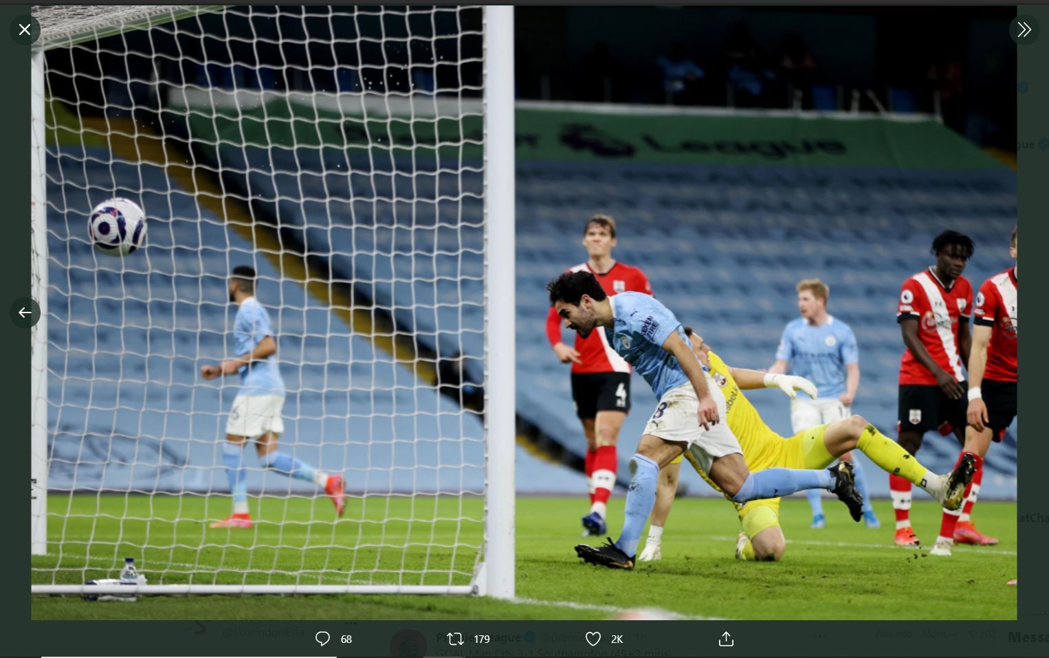 Gelandang Manchester City, Ilkay Gundogan, saat mencetak gol ke gawang Southampton.
