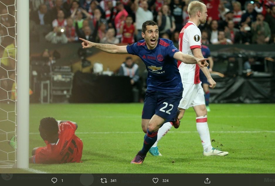 Henrikh Mkhitaryan merayakan gol untuk Manchester United dalam final Liga Europa 2016-2017 menghadapi Ajax.