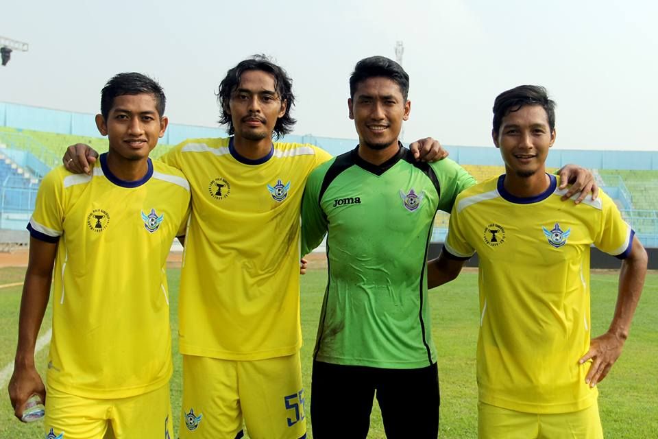 FX Yanuar Wahyu (dua dari kiri) saat berseragam Persegres Gresik United pada Indonesia Super League 2015.