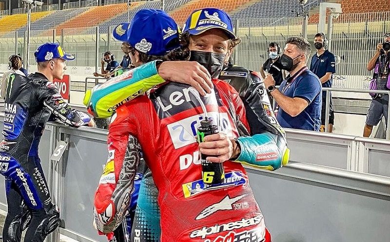 Valentino Rossi dan Francesco Bagnaia setelah menuntaskan sesi kualifikasi MotoGP Qatar 2021 yang digelar di Sirkuit Losail pada Minggu (28/3/2021) dini hari WIB.