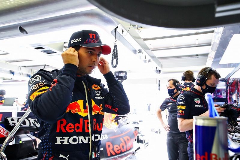 Sergio Perez melakoni debutnya bersama Red Bull Racing dengan finis kelima pada seri perdana F1 2021 yang berlangsung di Sirkuit Sakhir, Bahrain pada 26-28 Maret 2021.