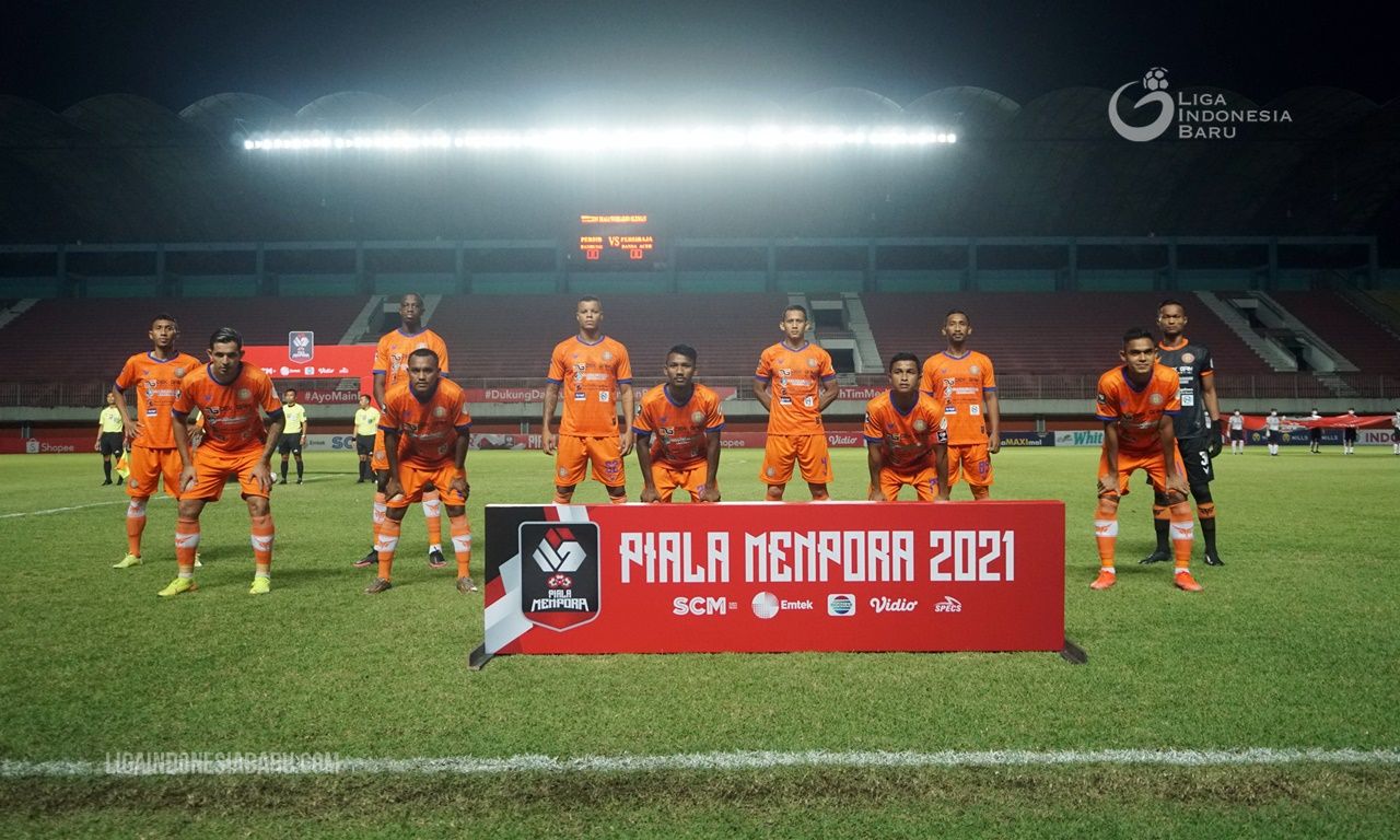 Starter Persiraja kontra Persib di laga pamungkas Grup D Piala Menpora 2021 di Stadion Maguwoharjo, Kabupaten Sleman, 2 April 2021.