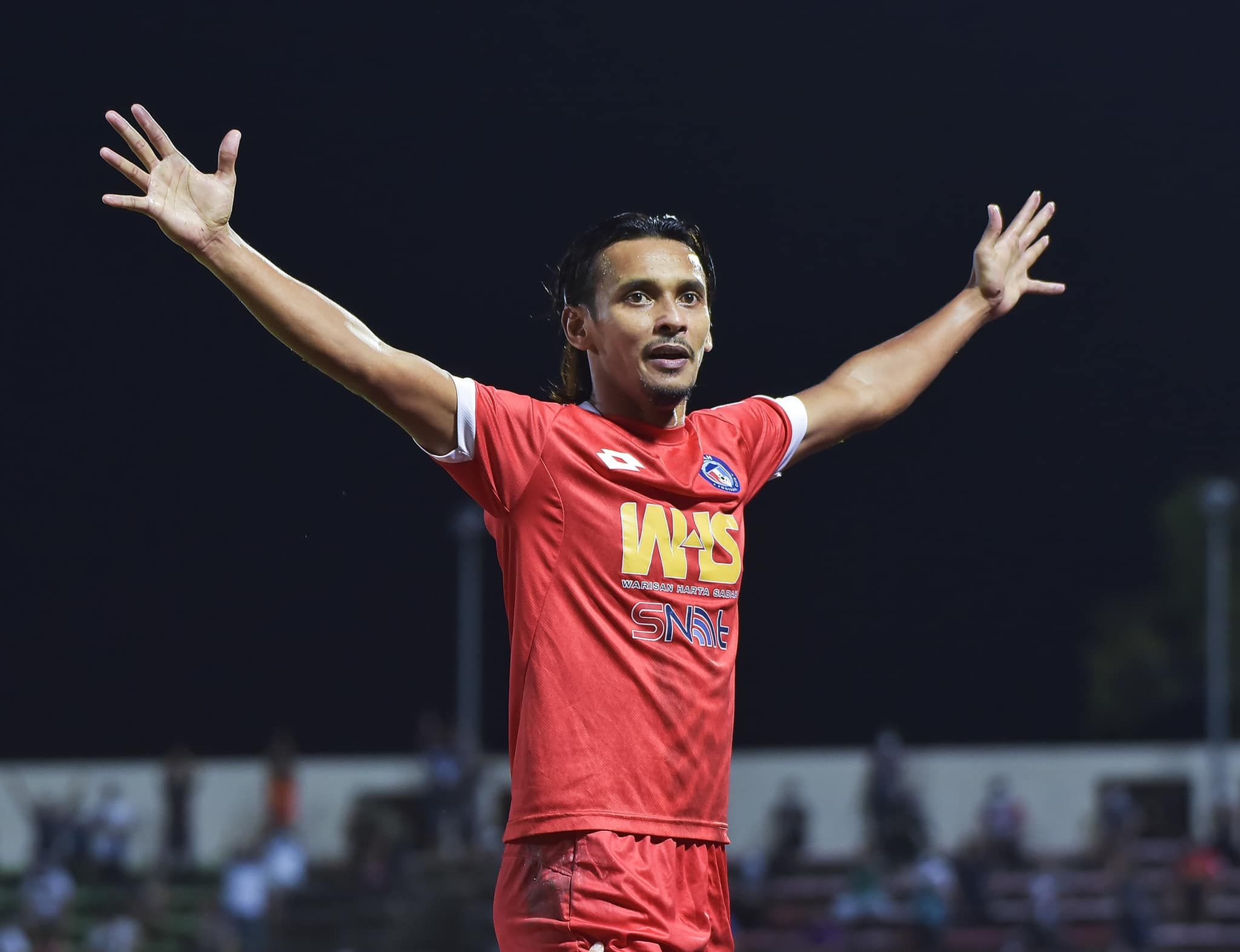 Selebrasi penyerang senior Amri Yahyah selepas membuat dua gol bagi Sabah FC ke gawang Melaka United untuk laga lanjutan Liga Super Malaysia 2021, 5 Mei 2021.
