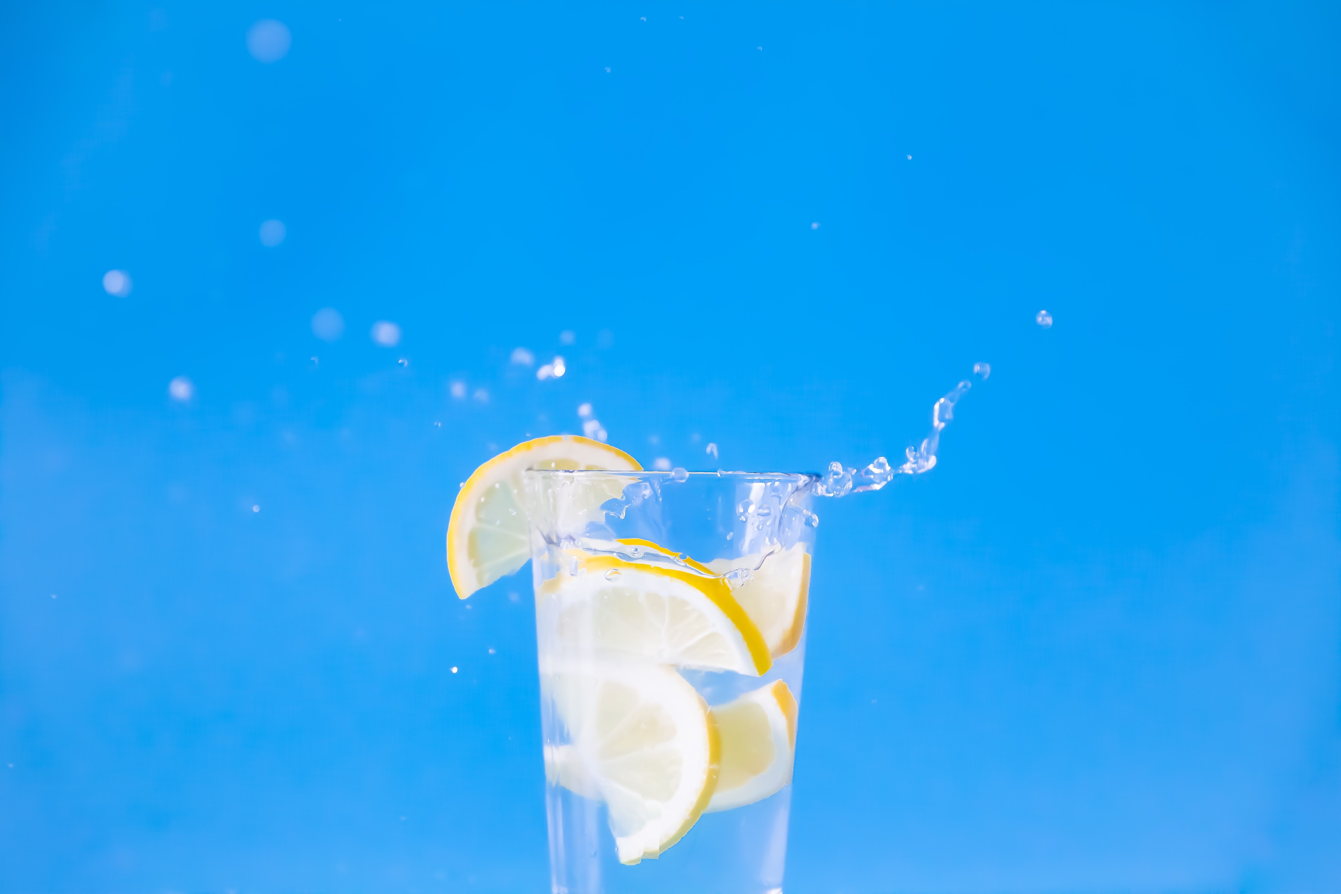 Ilustrasi air lemon, minuman yang ternyata punya banyak manfaat bagi tubuh.