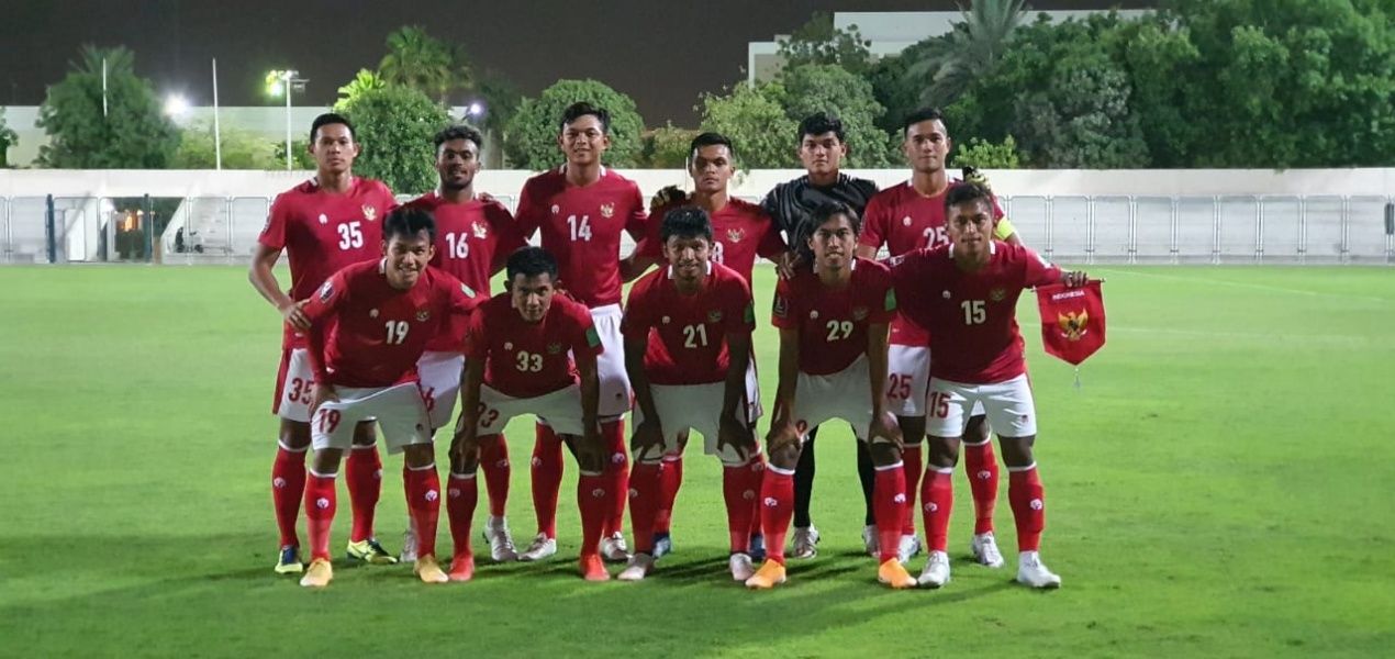 Striker Arema FC, Muhammad Rafli (berdiri paling kanan) ditunjuk sebagai kapten timnas Indonesia.