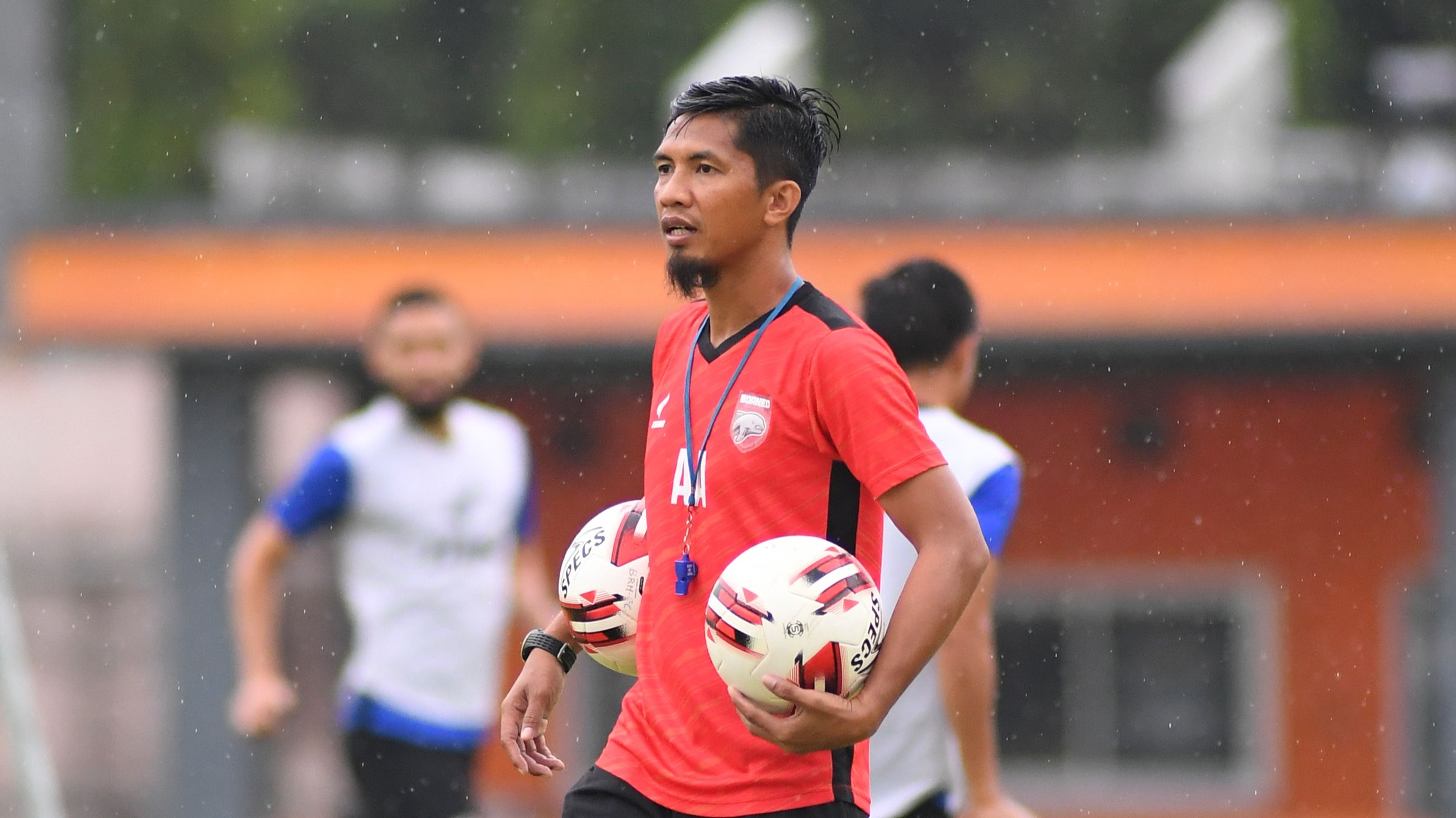 Asisten pelatih Borneo FC, Ahmad Amirrudin, harus meninggalkan pekerjaannya sementara waktu untuk mengikuti kursus lisensi kepelatihan A AFC di Padang, Sumatera Barat, Juni 2021.