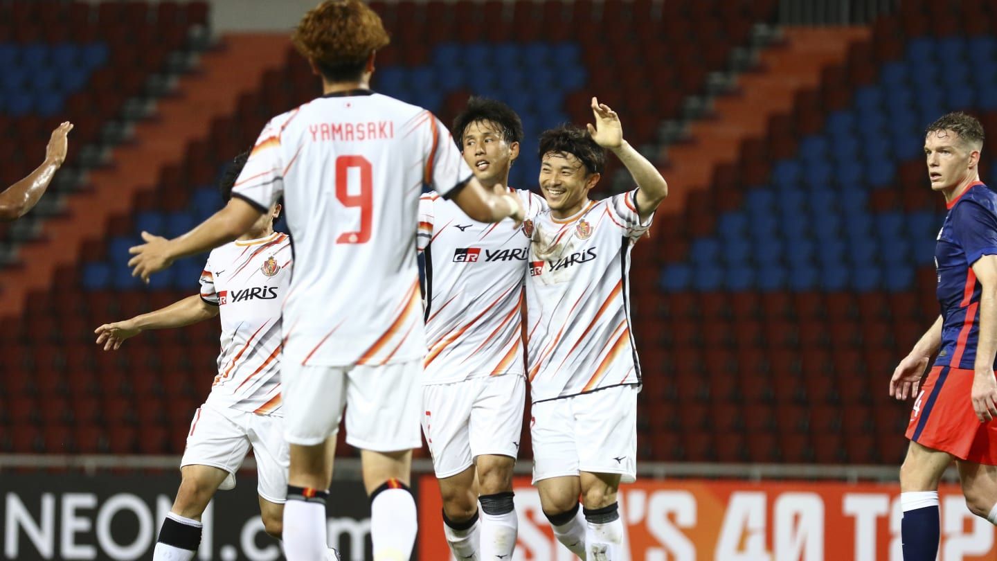 Para pemain Nagoya Grampus merayakan gol ke gawang Johor Darul Ta'zim di Liga Champions Asia.