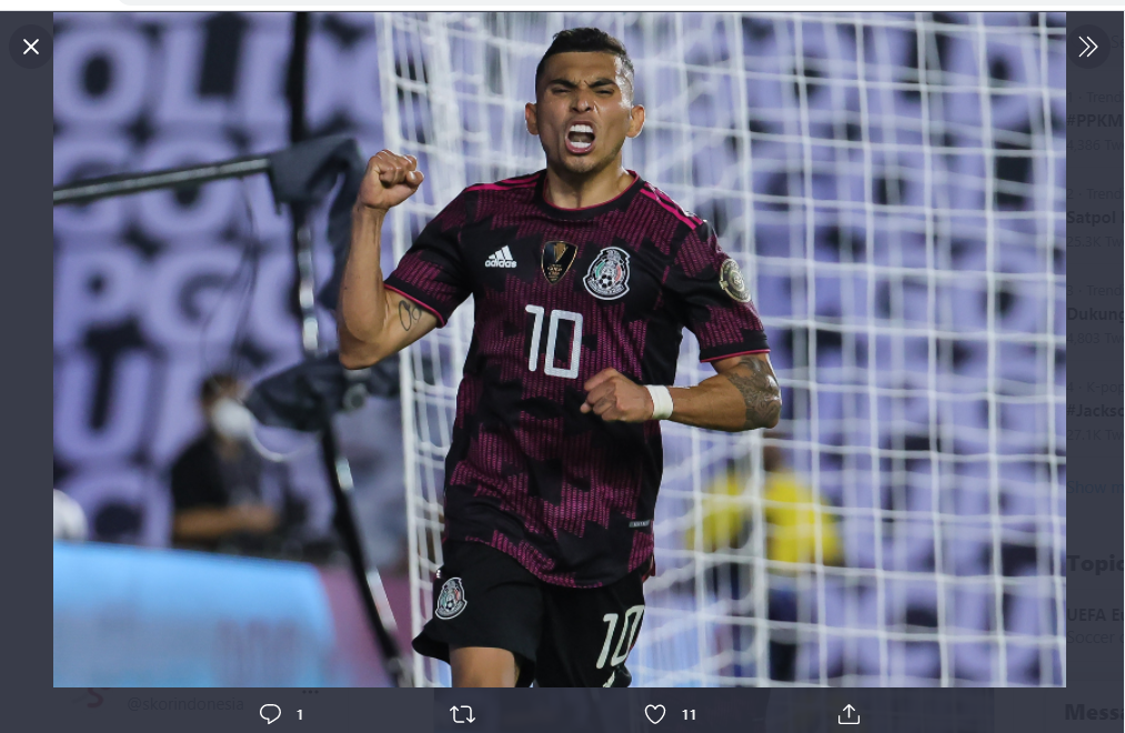 Penyerang Meksiko, Orbelin Pineda mencetak gol ketiga ke  gawang Guatemala.
