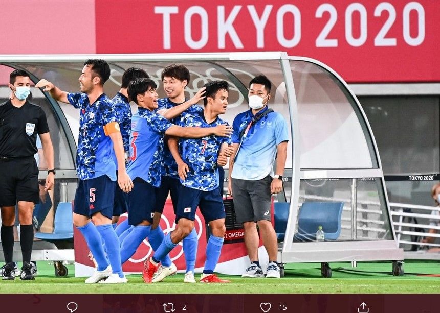 Takefusa Kubo ketika merayakan gol dengan rekan setimnya dalam laga lawan Afrika Selatan pada Olimpiade Tokyo 2020, Kamis (27/7/2021).