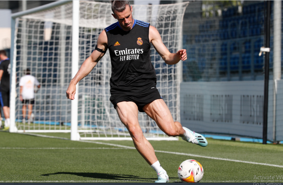 Winger Real Madrid, Gareth Bale, kembali berlatih bersama timmya setelah musim lalu dipinjamkan ke Tottenham Hotspur. 
