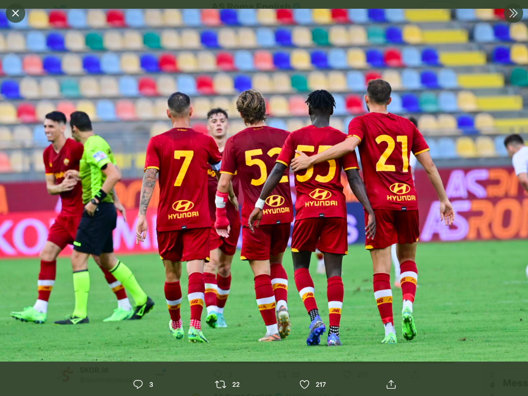 Para pemain AS Roma merayakan gol ke gawang Debrecen VSC pada laga uji coba pramusim.