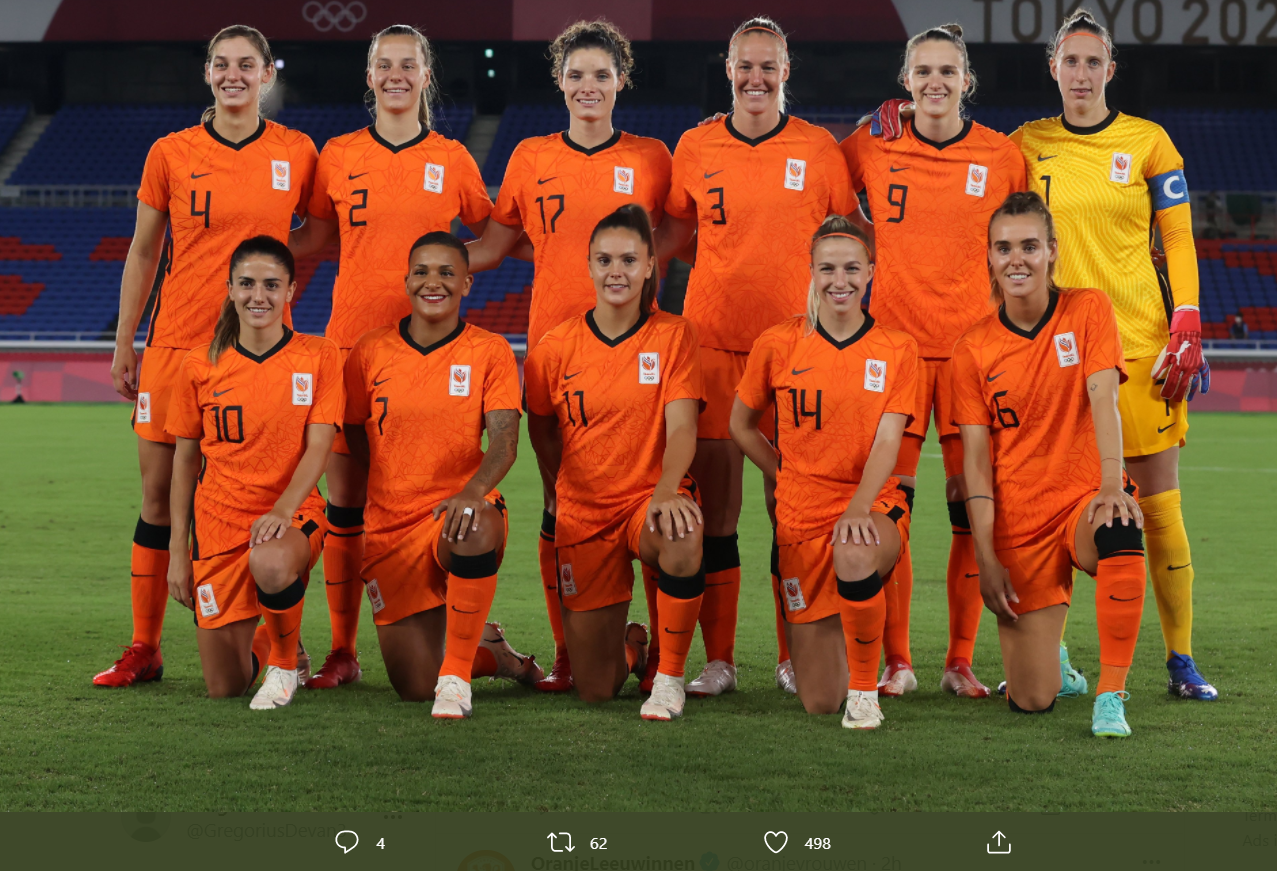 Skuad sepak bola putri timnas Belanda saat menghadapi Amerika Serikat di Olimpiade Tokyo 2020.