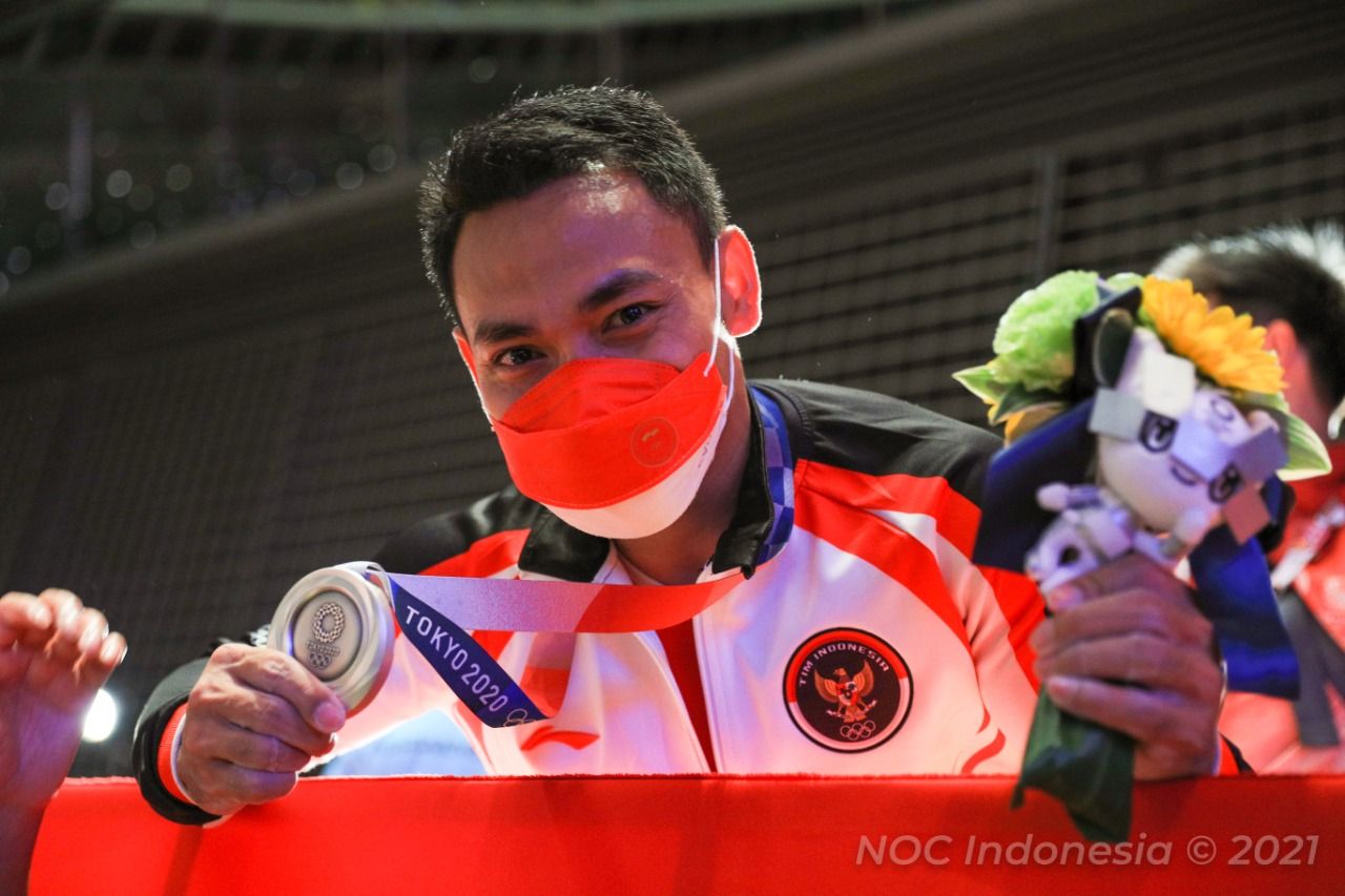 Lifter Indonesia, Eko Yuli meraih medali perak saat turun di kelas 61kg Olimpiade 2020 Tokyo