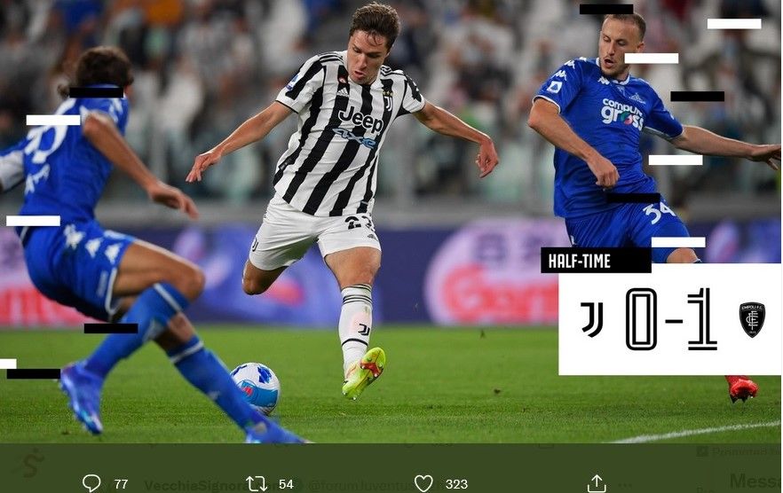 Pemain sayap Juventus, Federico Chiesa (tengah), ketika menghadapi Empoli, Minggu (29/8/2021) dini hari WIB.