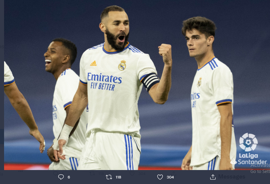 Penyerang Real Madrid, Karim Benzema merayakan gol ke gawang Malorca, Rabu (22/9/2021).