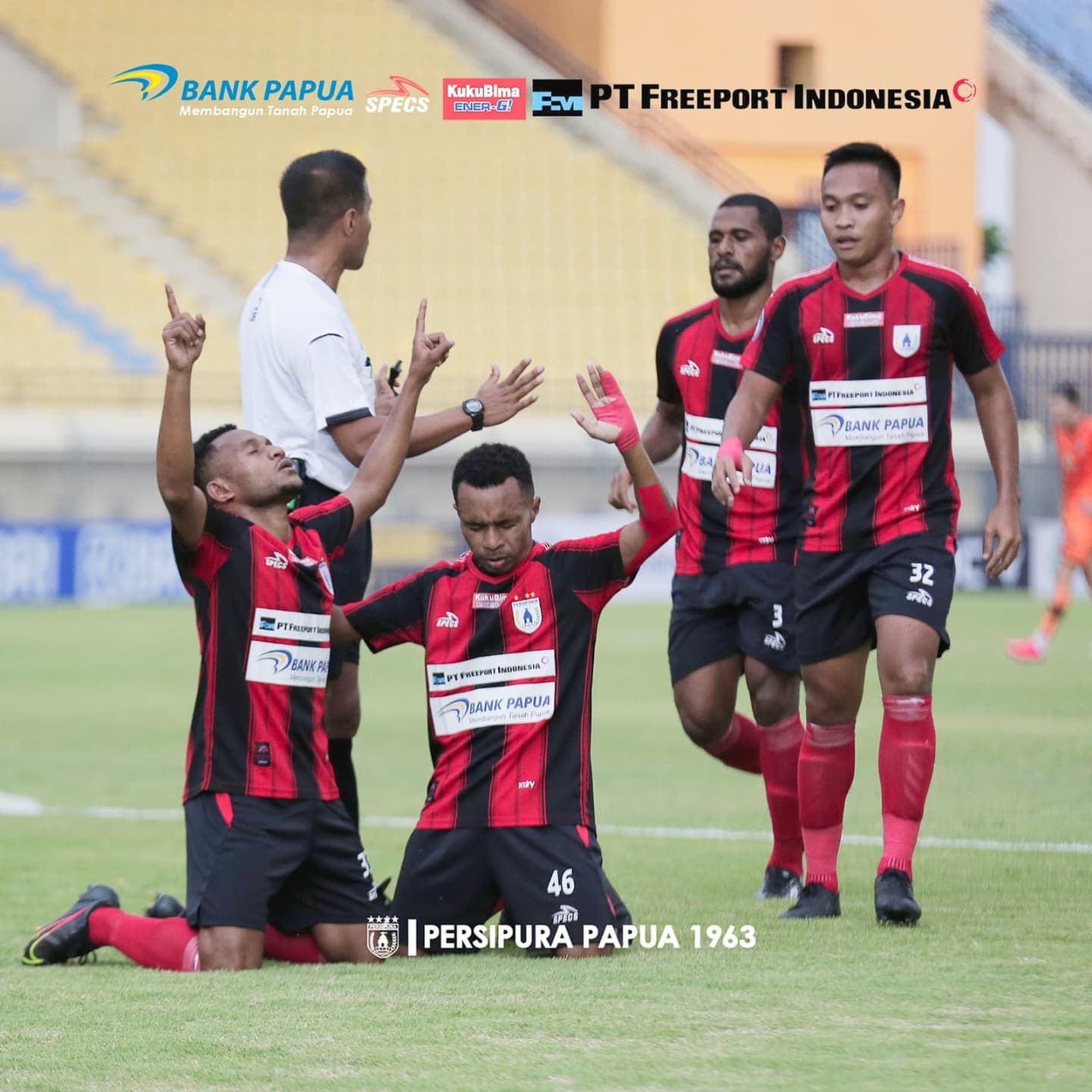 Selebrasi Gunansar Mandowen ketika mencetak gol bagi Persipura Jayapura ke gawang Persiraja Banda Aceh, Jumat (24/9/2021).