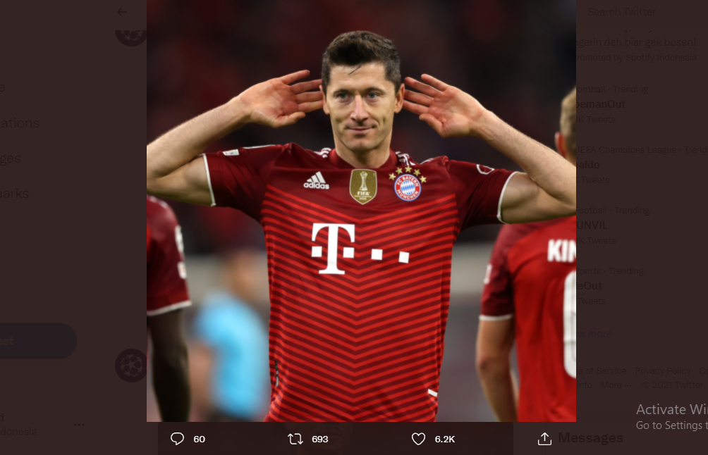 Penyerang Bayern Munchen, Robert Lewandowski mencetak dua gol dalam kemenangan besar timnya atas Dynamo Kyiv di Liga Champions 2021-2022.`