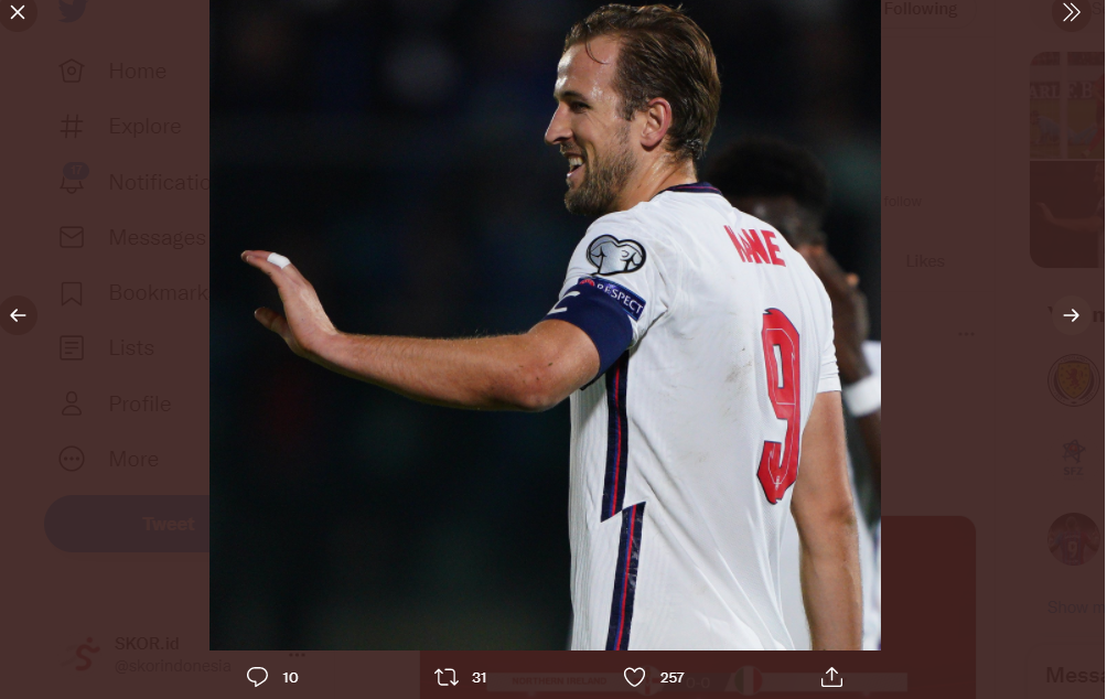 Penyerang Inggris, Harry Kane merayakan golnya ke gawang San Marino.