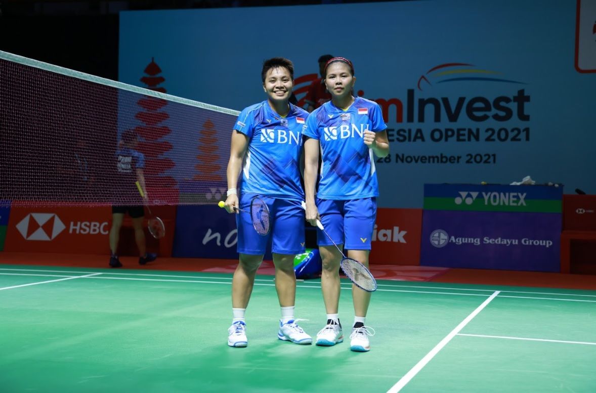 Greysia Polii/Apriyani Rahayu berhasil mengatasi perlawanan Fitriani/Yulia Yosephine Susanto dalam babak 16 besar Indonesia Open 2021, Kamis (25/11/2021).