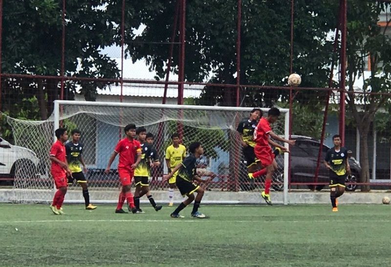 Ilustrasi pertandingan Liga TopSkor U-16 2021-2022 antara Cibinong Putra melawan  Serpong City