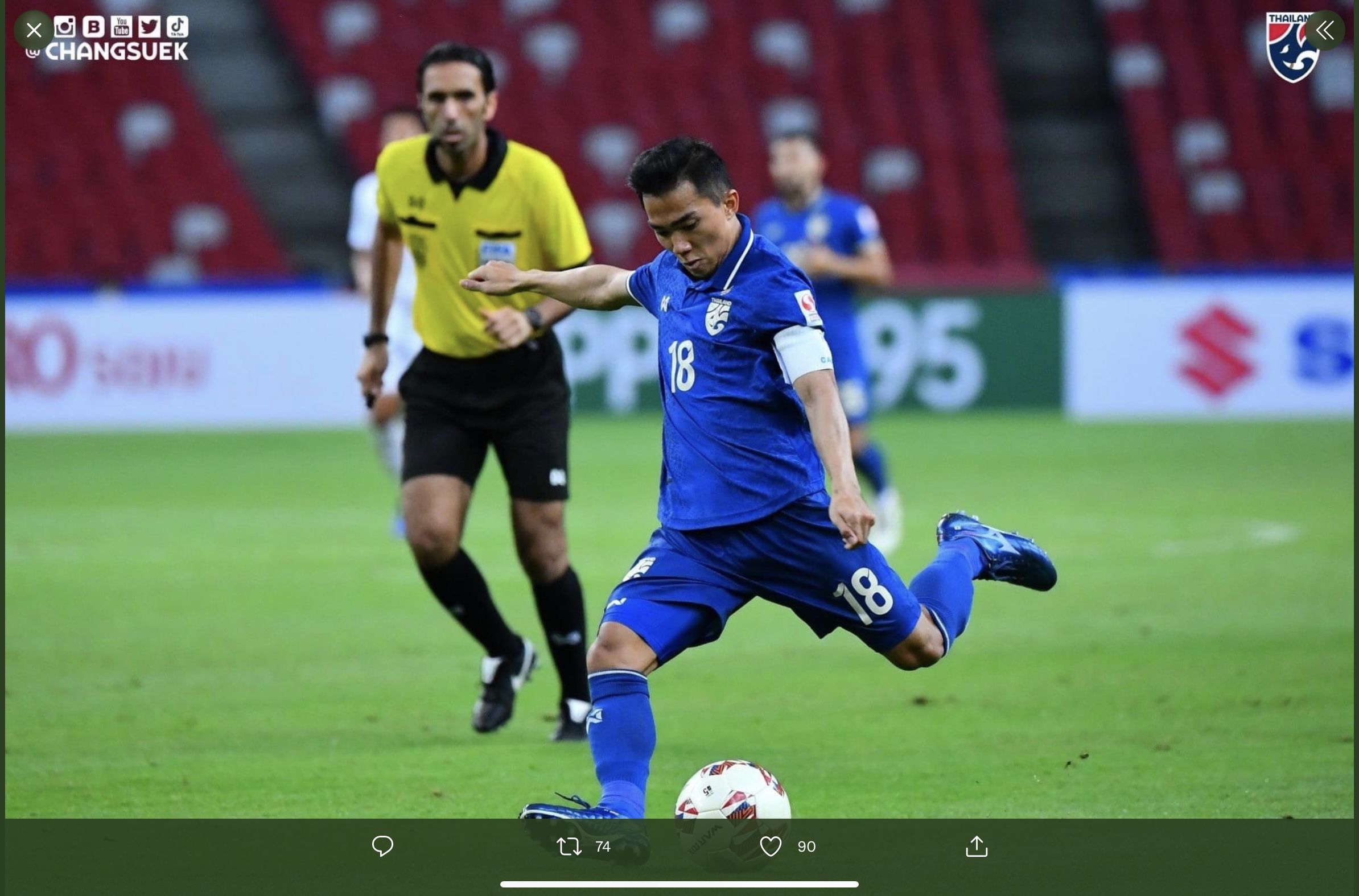 Pemain timnas Thailand, Chanathip Songkrasin, saat menghadapi Myanmar di Piala AFF 2020.