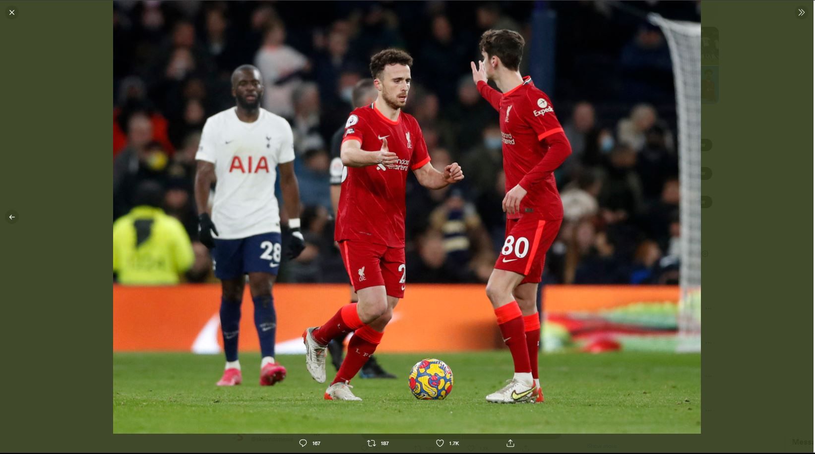 Pemain Liverpool, Diogo Jota (tengah), mencetak gol ke gawang Tottenham Hotspur di Liga Inggris, Minggu (19/12/2021) malam WIB.