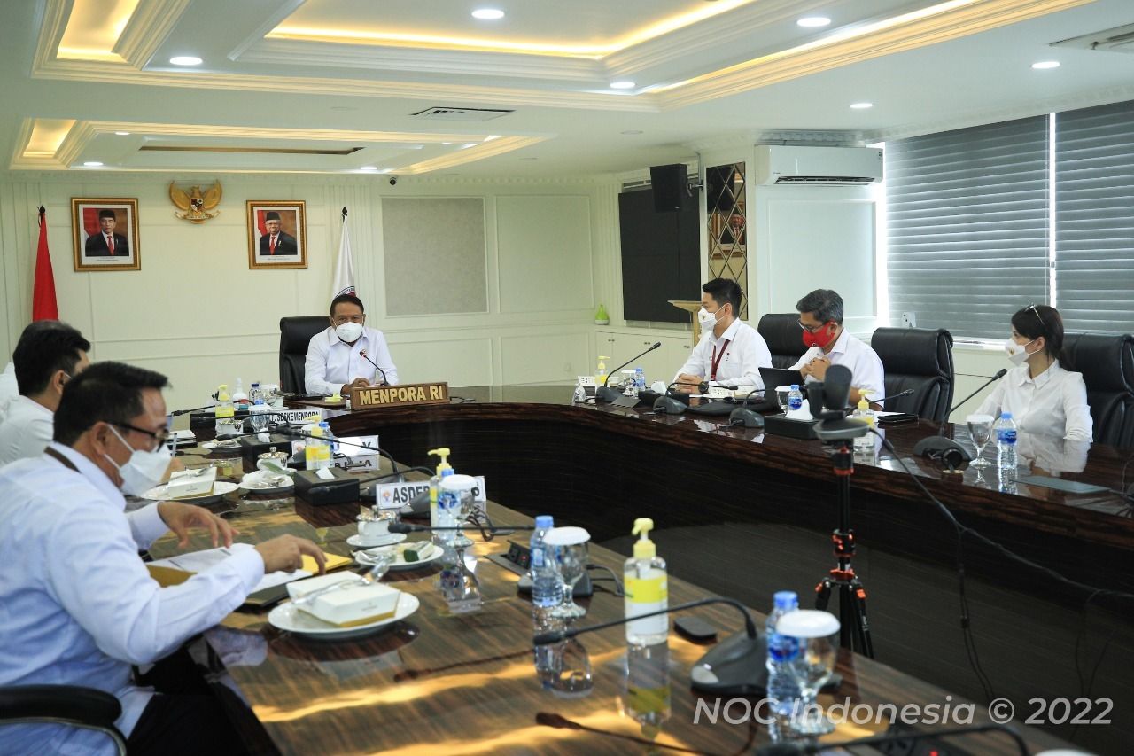 Menpora Zainudin Amali mengadakan pertemuan dengan Ketua NOC Raja Sapta Oktohari, Senin (17/1/2022).