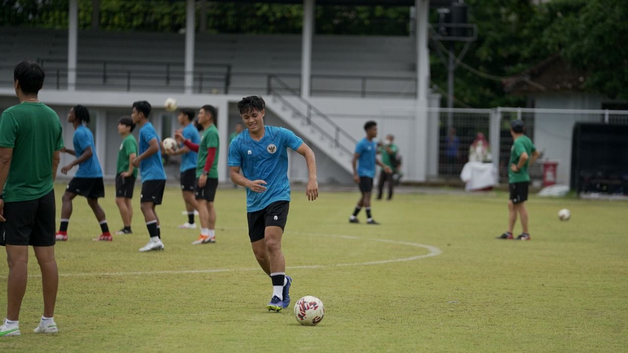 Pemain timnas Indonesia, Alfeandra Dewangga, saat menjalani pemusatan latihan di Stadion Samudra, Bali.