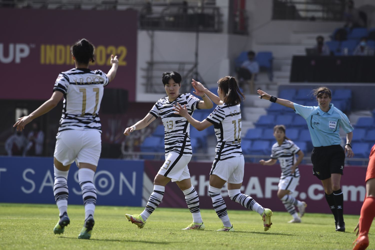 Pemain timnas putri Korea Selatan saat mencetak gol ke gawang Myanmar di Piala Asia Wanita 2022.