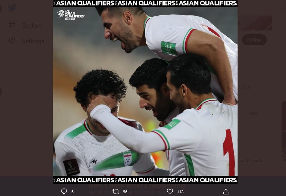 Mehdi Taremi dan rekan setimnya merayakan sukses mereka lolos ke putaran final Piala Dunia 2022, Kamis (27/1/2022).