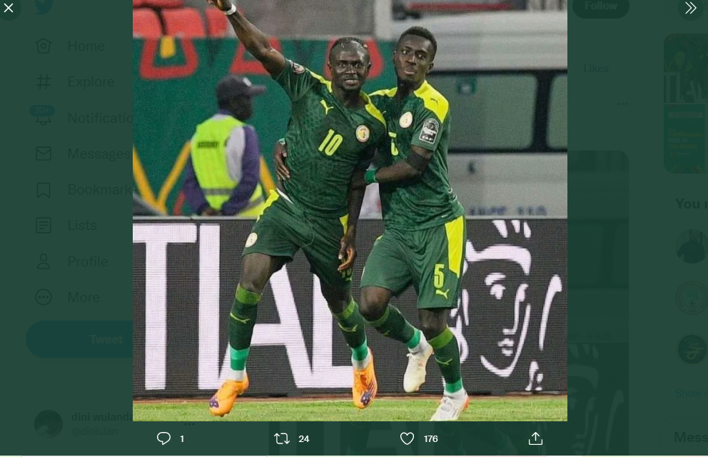 Penyerang Senegal Sadio Mane berselebrasi usai menjebol gawang Burkina Faso di semifinal Piala Afrika 2021, Kamis (3/2/2022).