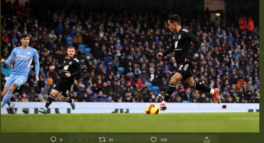 Penyerang Fulham, Fabio Carvalho, saat mencetak gol lawan Manchester City, Sabtu (5/2/2022).