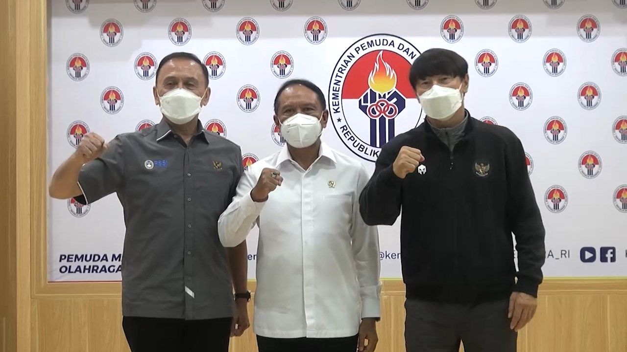 Ketum PSSI, Mochamad Iriawan, Menpora Zainudin Amali, dan pelatih timnas Indonesia Shin Tae-yong saat jumpa pers membahas proyek naturalisasi, Kamis (10/2/2022).