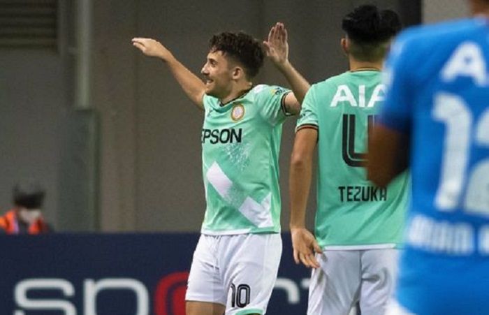 Pemain asal Prancis, Vincent Bezecourt merayakan gol pertamanya di Liga Singapura 2022 saat Geylang International menang atas juara bertahan Lion City Sailors pada 4 Maret 2022.
