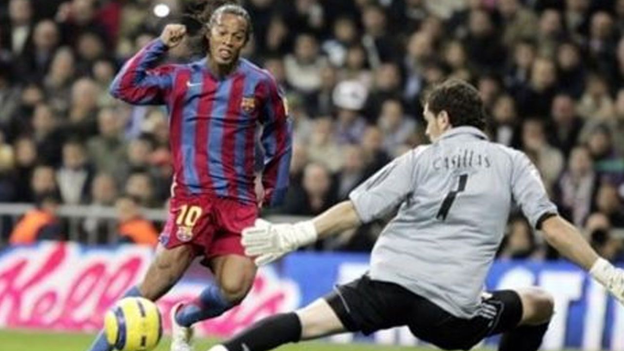 Ronaldinho menjadi salah satu bintang Barcelona yang bersinar setiap pertandingan El Clasico pada era 2000-an.