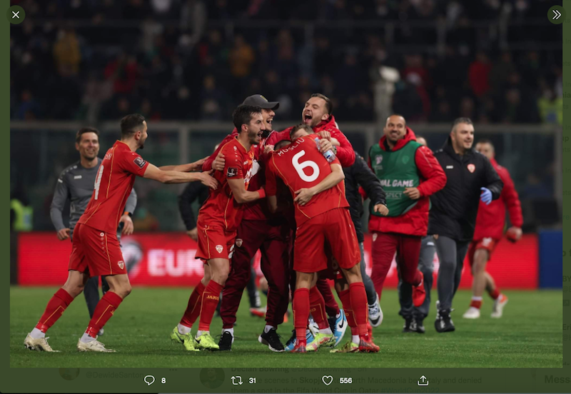 Selebrasi pemain Makedonia Utara usai menyingkirkan Italia di play-off Piala Dunia 2022. 