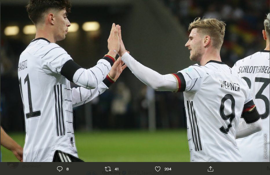 Dua penyerang Jerman, Kai Havertz dan Timo Werner merayakan gol ke gawang Israel.